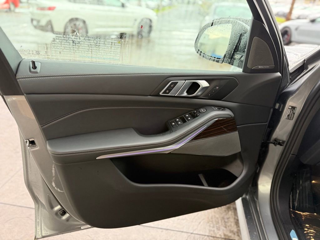 Used 2026 BMW X5 xDrive40i w/ M Sport Package image 9