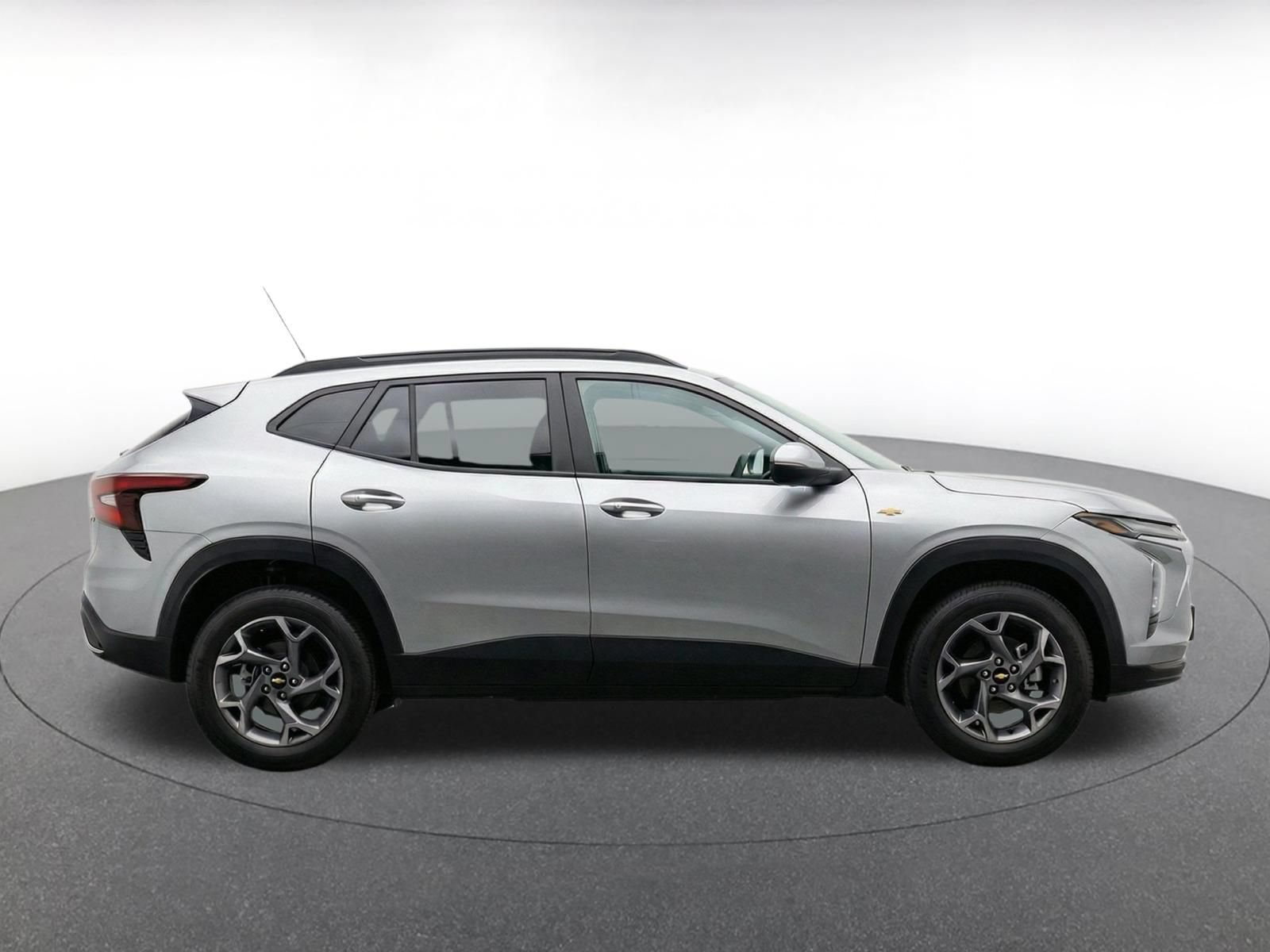 Used 2025 Chevrolet Trax LT w/ LT Convenience Package FWD image 18