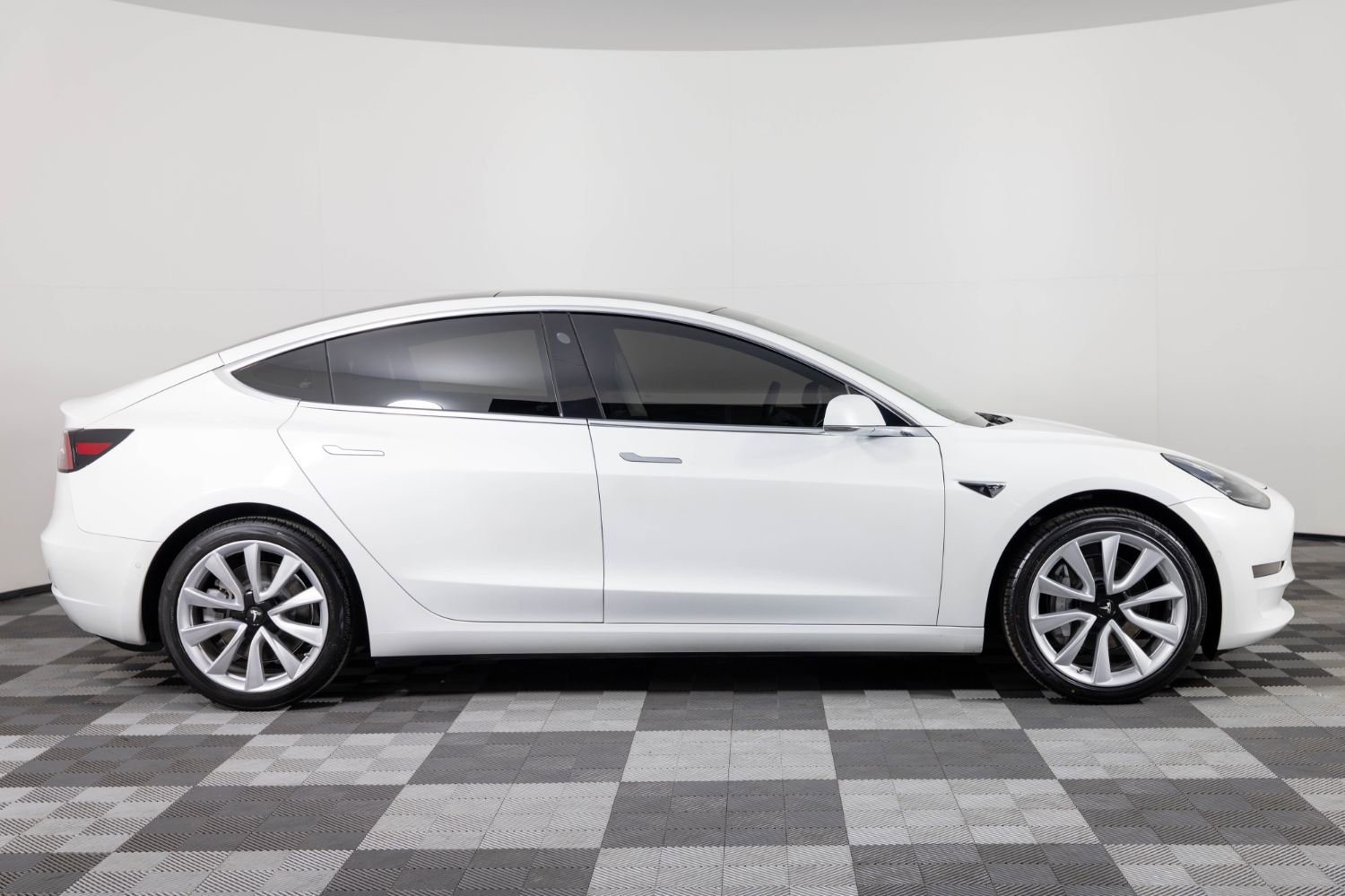 Used 2019 Tesla Model 3 Long Range image 9