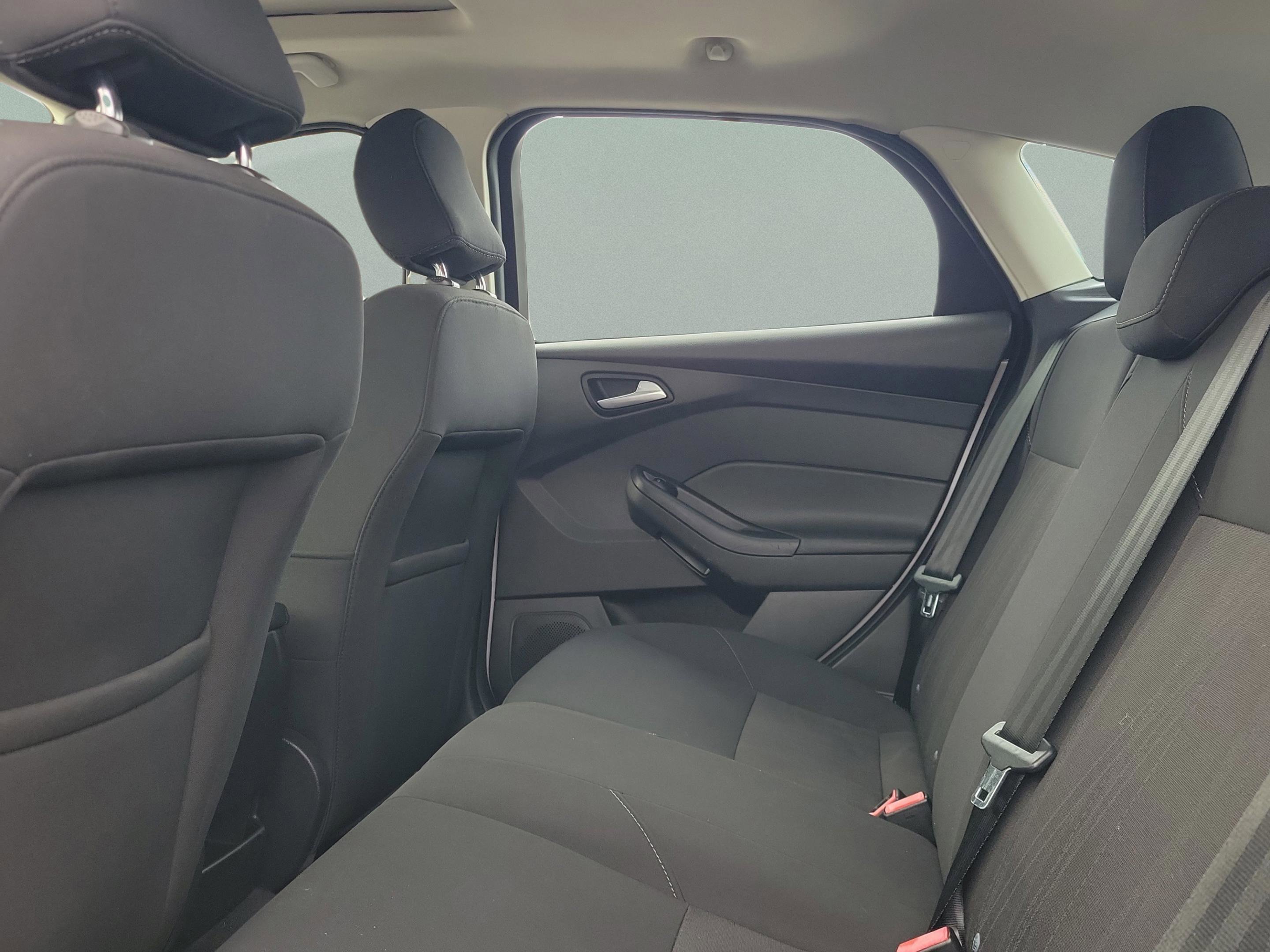 Used 2016 Ford Focus SE image 6