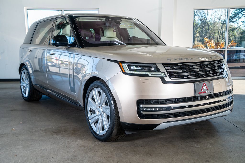 Used 2023 Land Rover Range Rover Long Wheelbase SE image 4