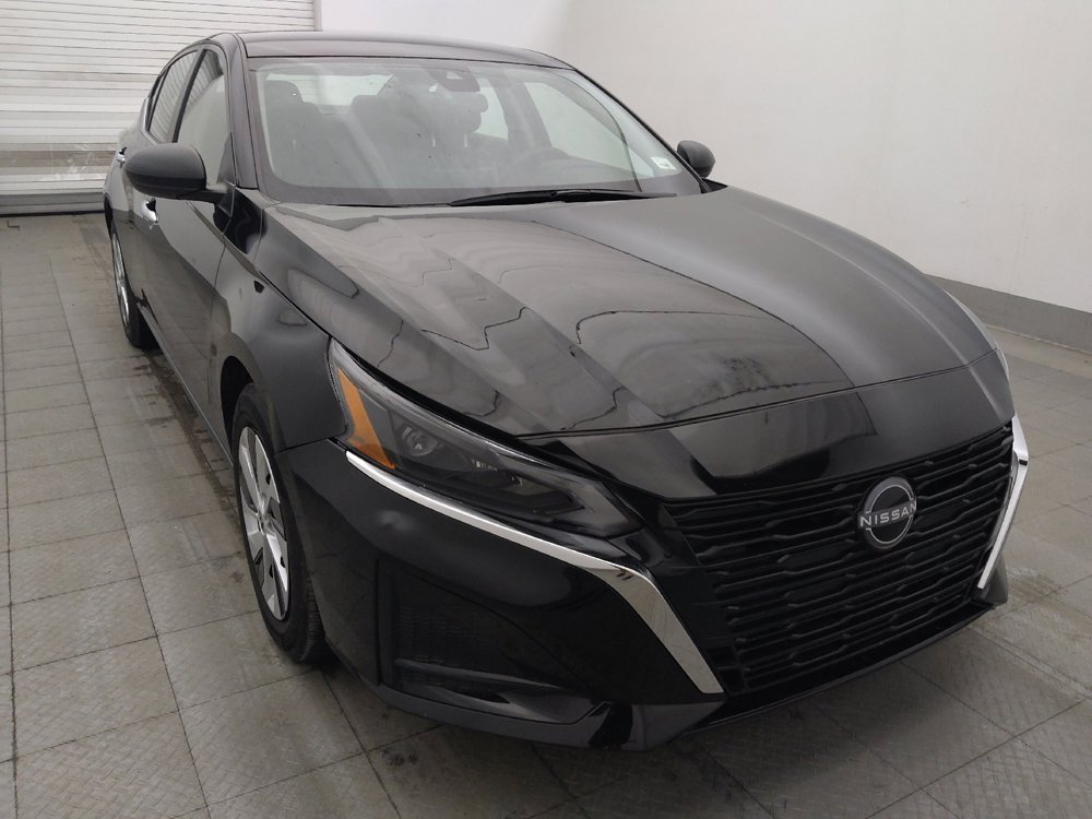 Used 2025 Nissan Altima 2.5 S FWD image 13