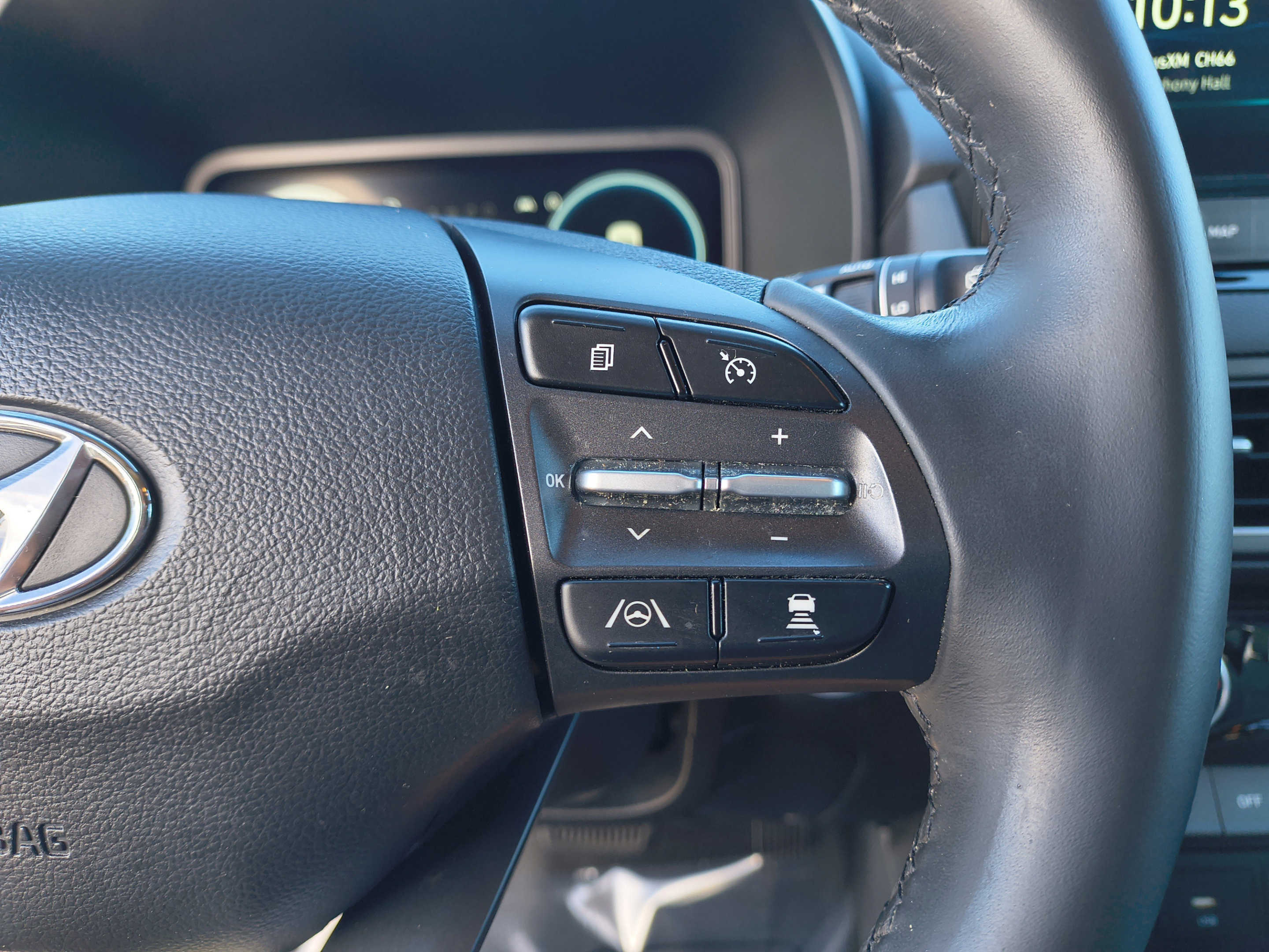 Certified 2022 Hyundai Kona Limited FWD image 28