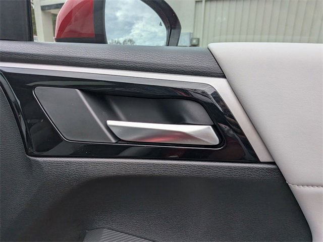 New 2025 Mitsubishi Outlander SE image 34