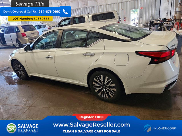 Used 2024 Nissan Altima 2.5 SV w/ SV Premium Package FWD image 3