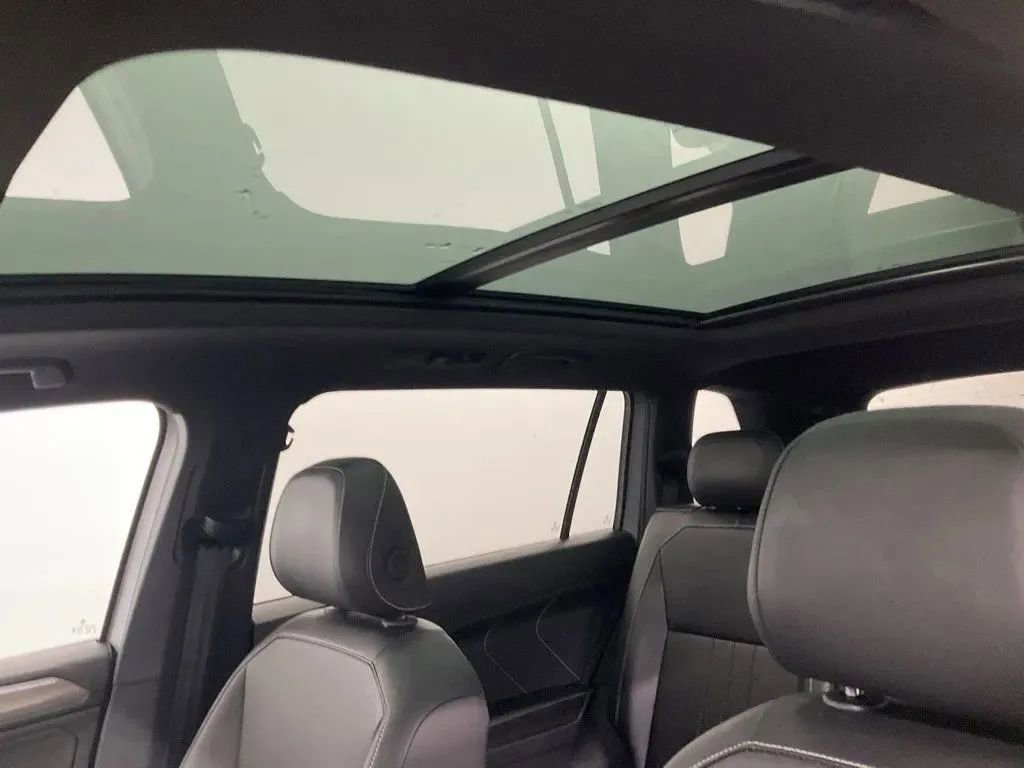 Used 2024 Volkswagen Tiguan SE R-Line image 21