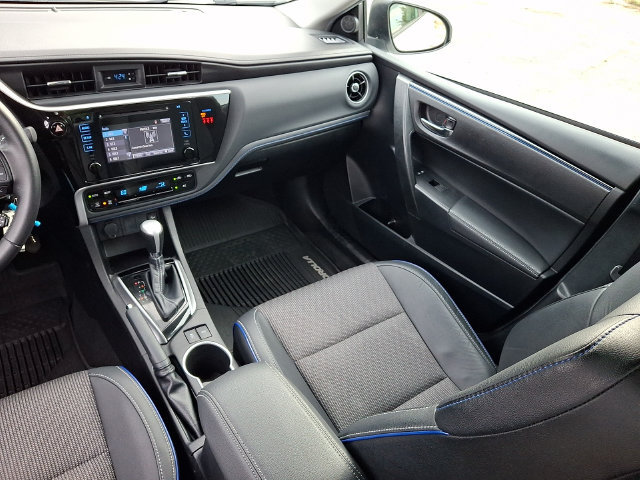 Used 2019 Toyota Corolla SE FWD image 18