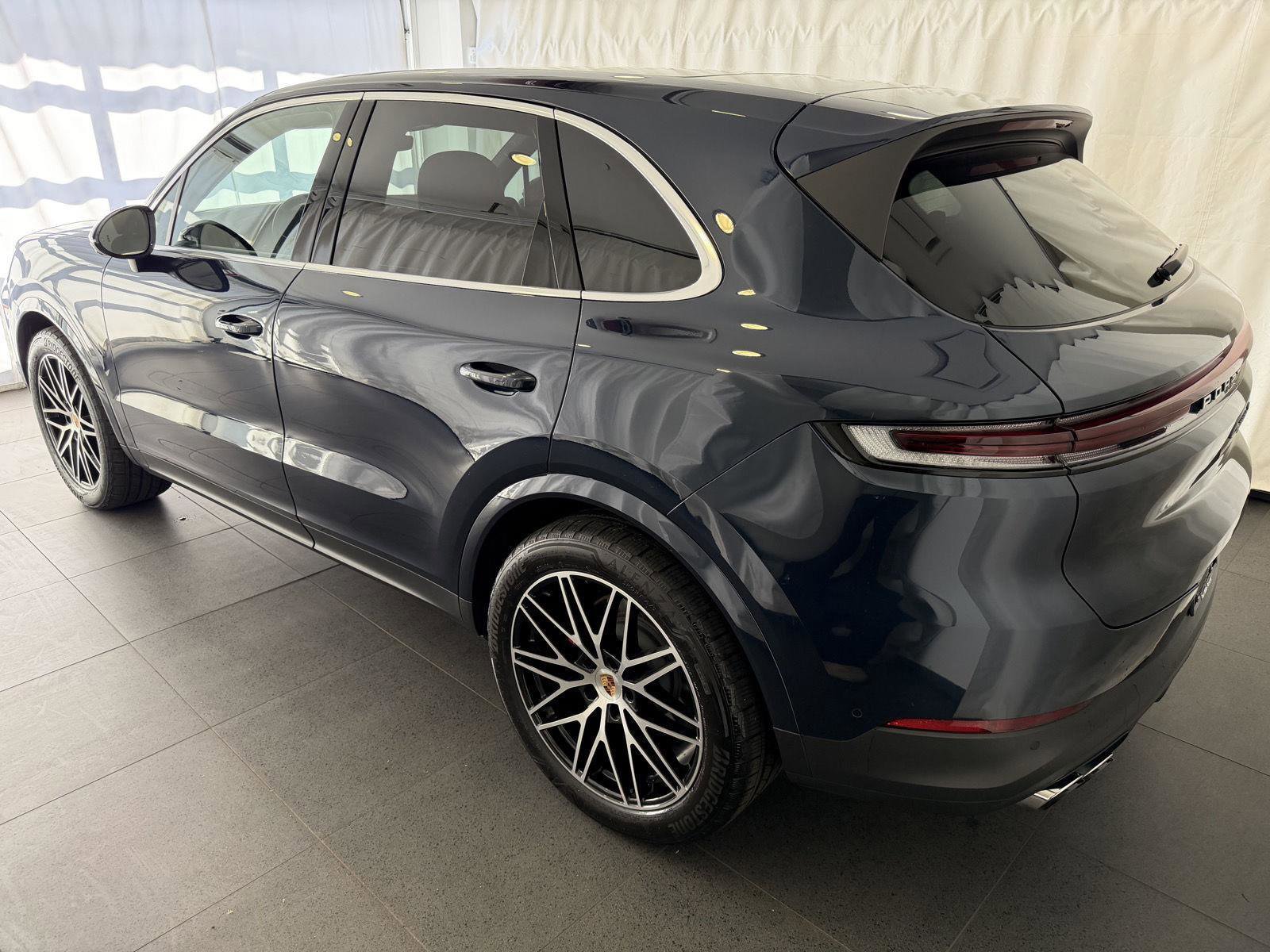 Certified 2025 Porsche Cayenne S image 3