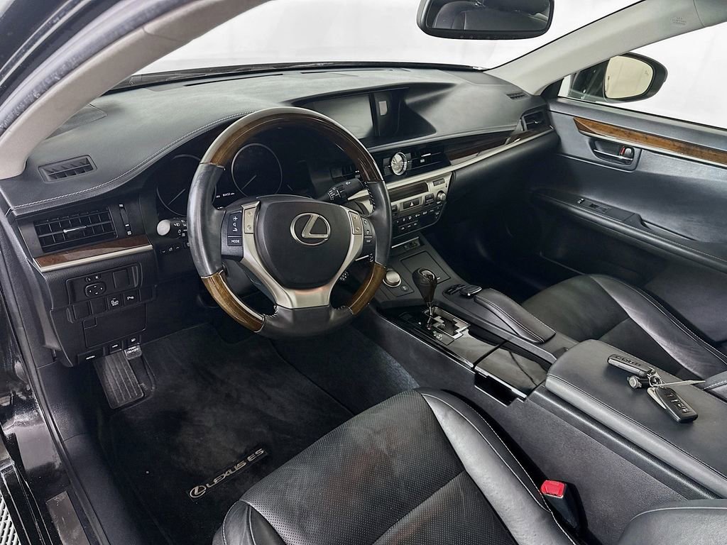 Used 2015 Lexus ES 350 w/ Luxury Package image 29