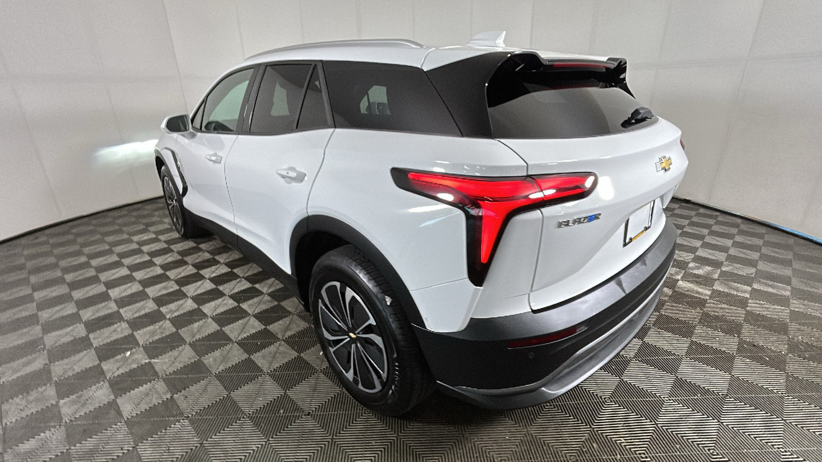 Used 2024 Chevrolet Blazer EV LT AWD/4WD image 5