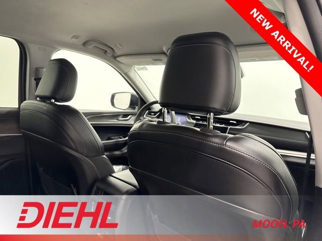 Used 2023 Jeep Grand Cherokee Limited w/ Black Appearance Package image 13