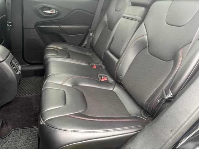Used 2019 Jeep Cherokee Trailhawk w/ Comfort/Convenience Group AWD/4WD image 13