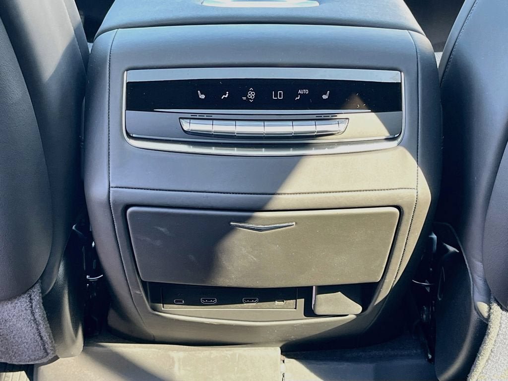 New 2026 Cadillac Escalade Platinum Sport w/ LPO, ONYX Package AWD/4WD image 31