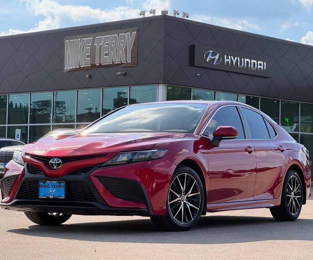 Used 2023 Toyota Camry SE image 1