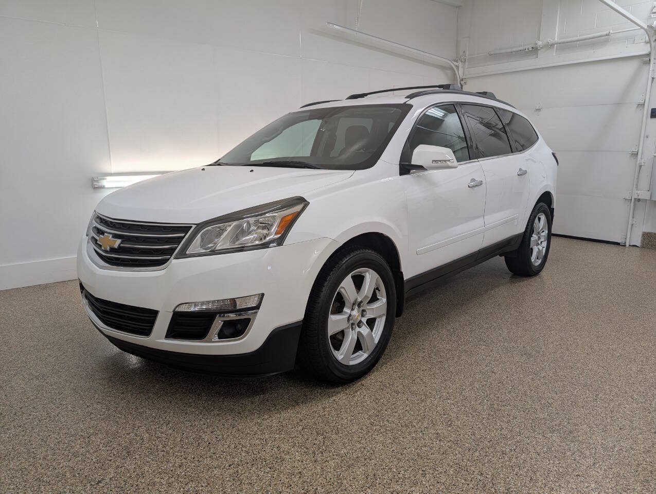 Used 2016 Chevrolet Traverse LT w/ True North Edition AWD/4WD image 2