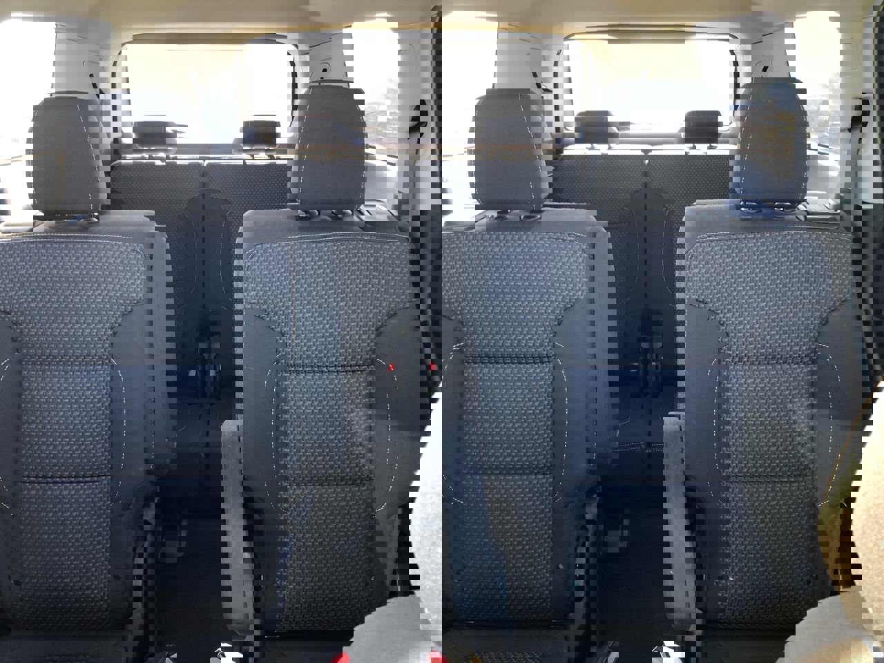 Used 2023 GMC Acadia SLE w/ Driver Convenience Package image 13