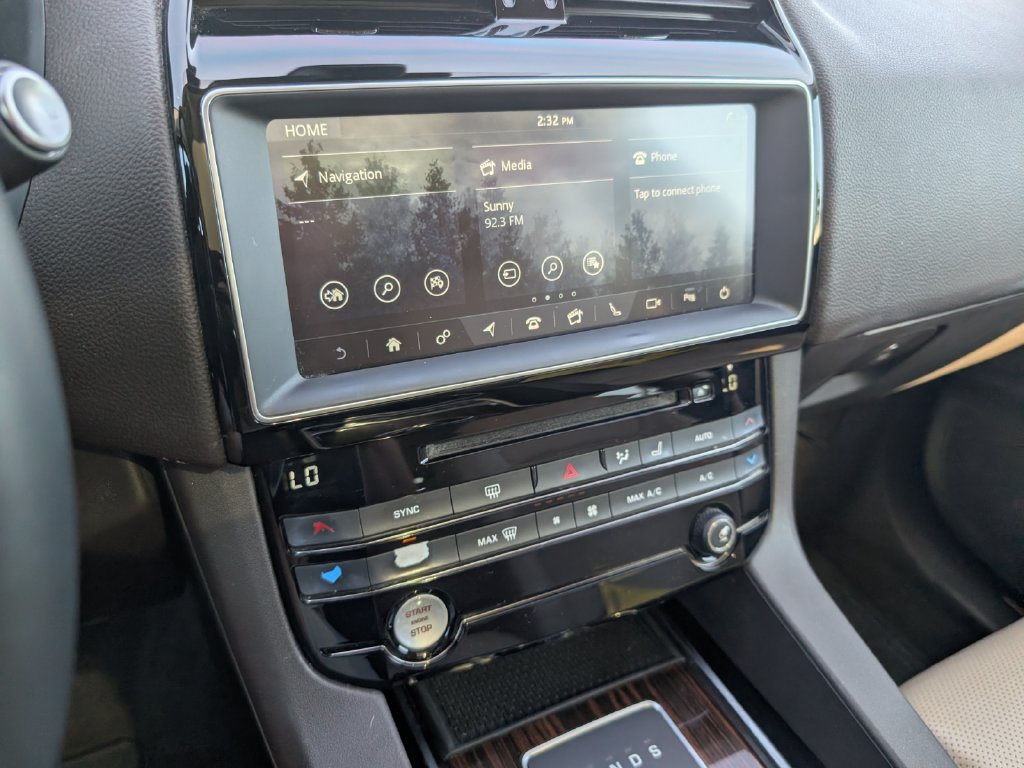 Used 2017 Jaguar F-PACE Prestige AWD/4WD image 16