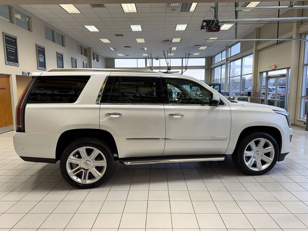 Used 2017 Cadillac Escalade Premium Luxury AWD/4WD image 6