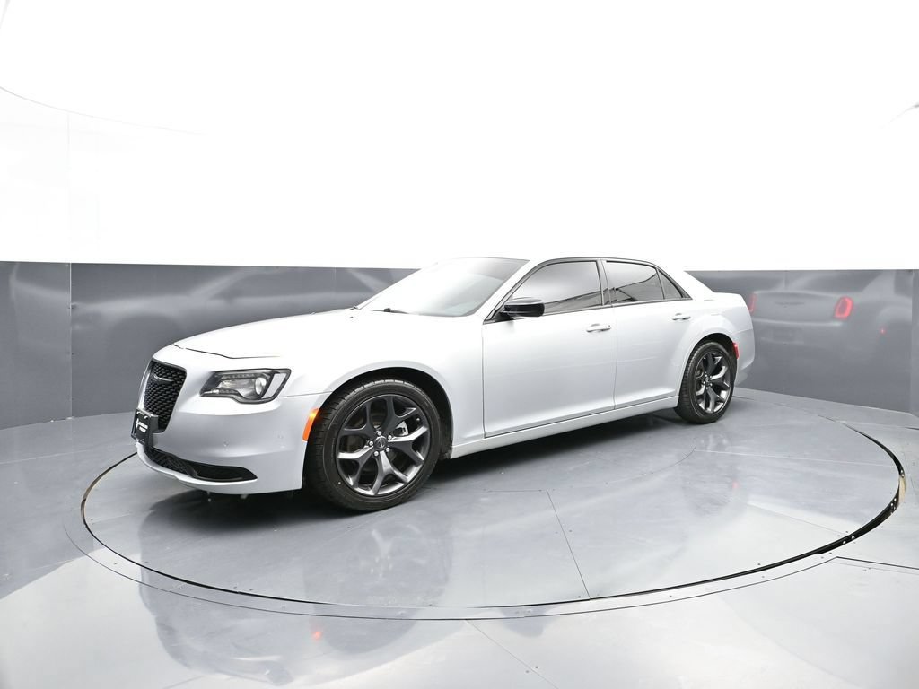Used 2023 Chrysler 300 Touring w/ Safetytec Plus Group RWD image 5