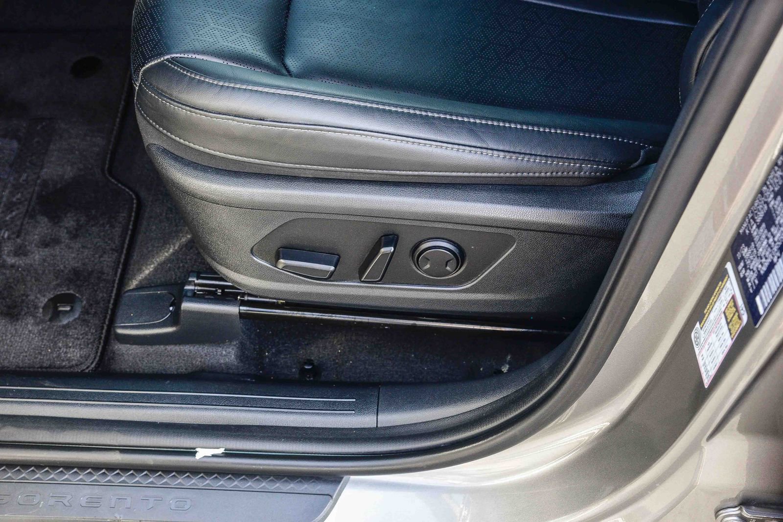 Used 2024 Kia Sorento EX w/ Panoramic Sunroof Package image 23