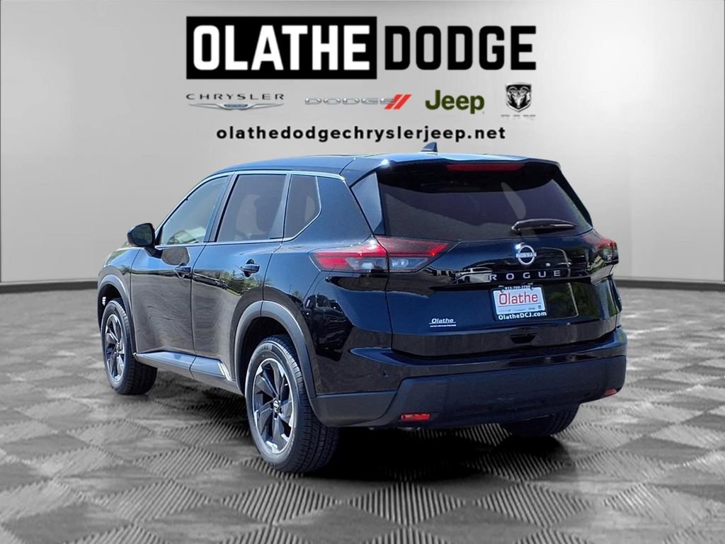 Used 2025 Nissan Rogue SV FWD image 3