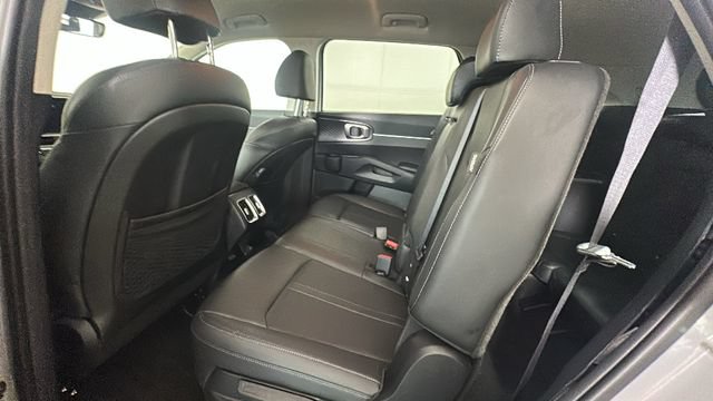 Used 2025 Kia Sorento S FWD image 25