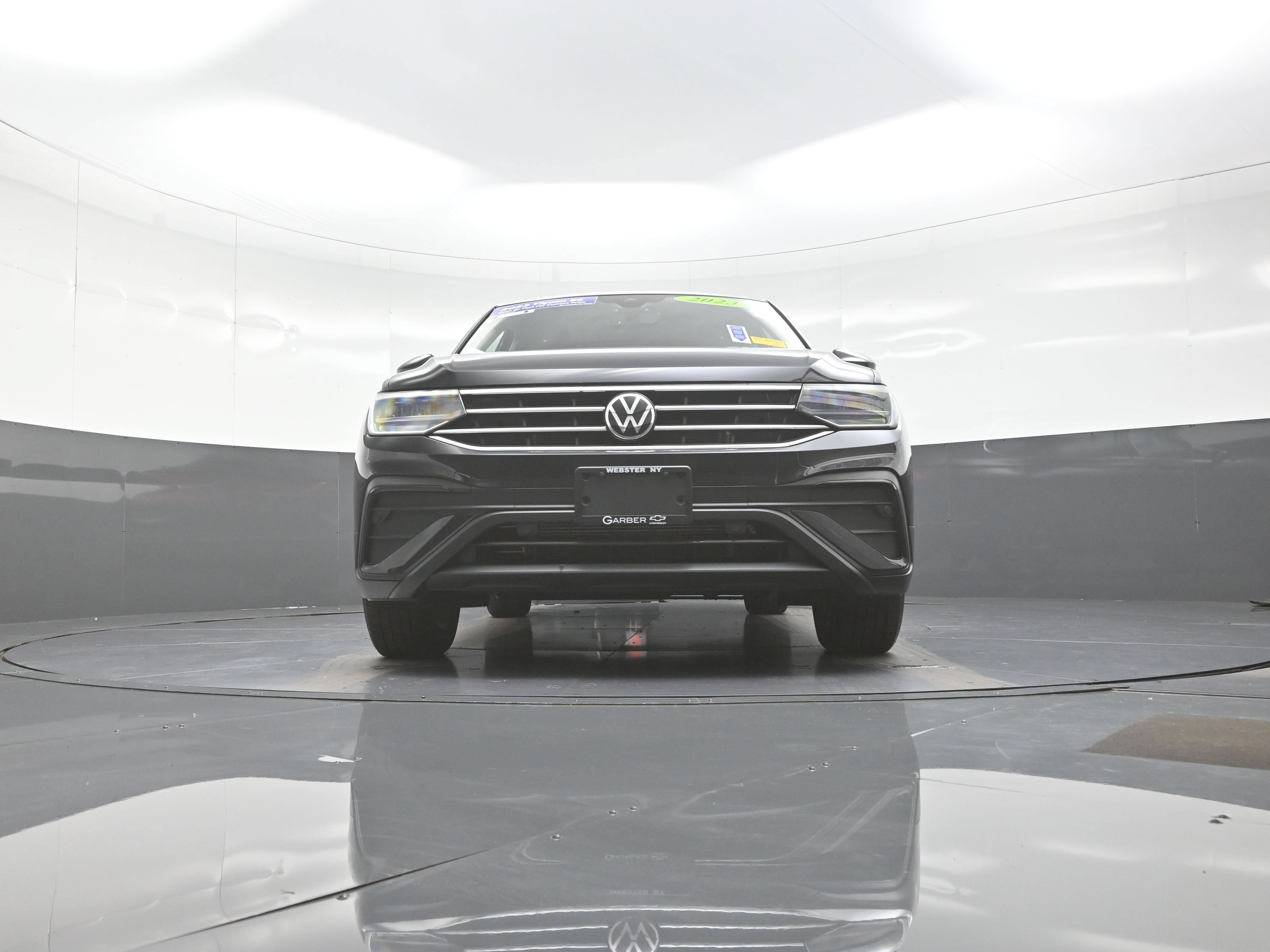 Used 2023 Volkswagen Tiguan SE w/ Panoramic Sunroof Package AWD/4WD image 10