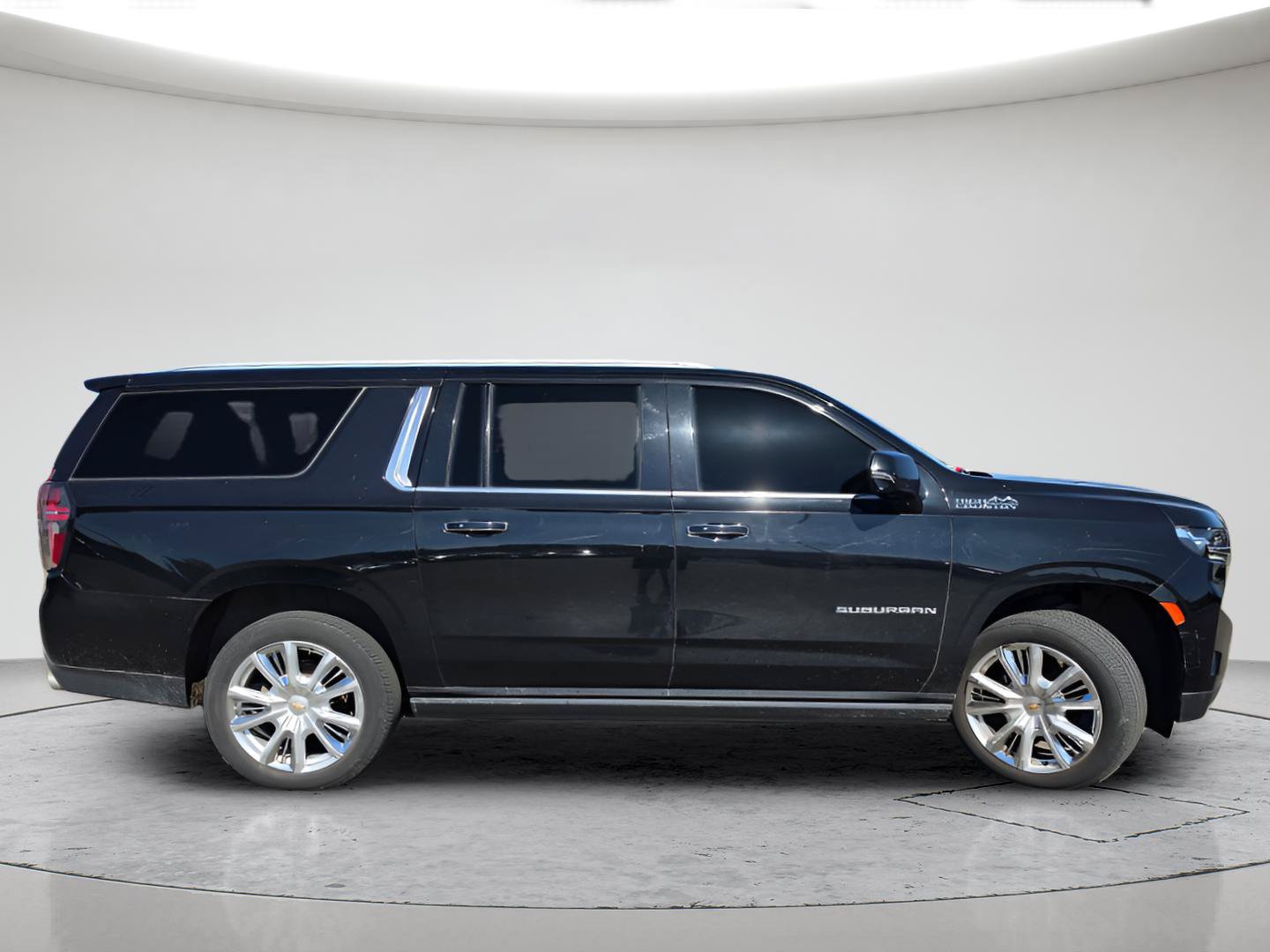 Used 2021 Chevrolet Suburban High Country AWD/4WD image 4