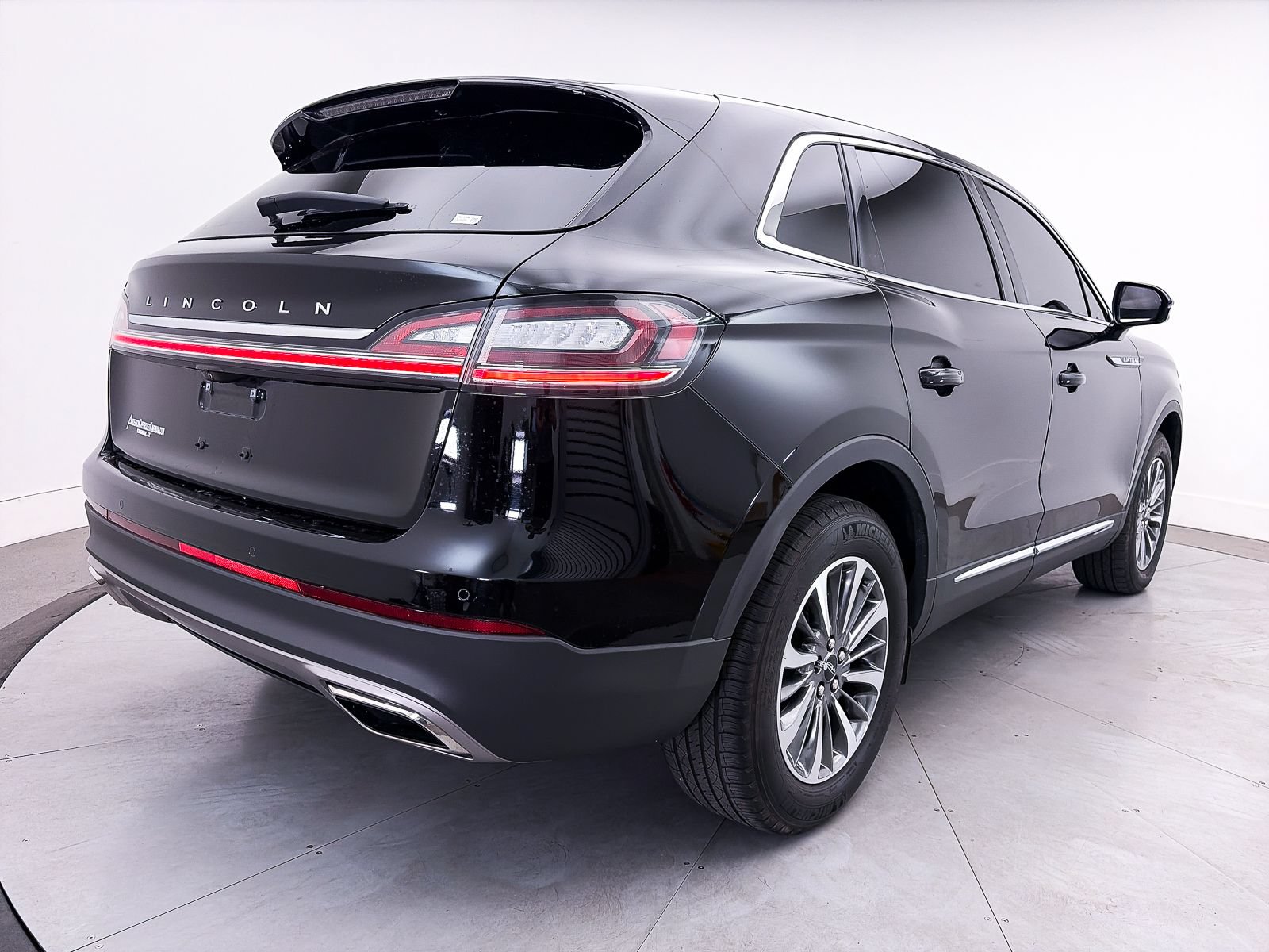 Used 2023 Lincoln Nautilus FWD w/ Premium Package image 15