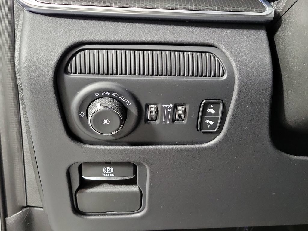 Used 2025 Jeep Grand Wagoneer L Series III w/ Rear Seat Video Group 1 AWD/4WD image 13