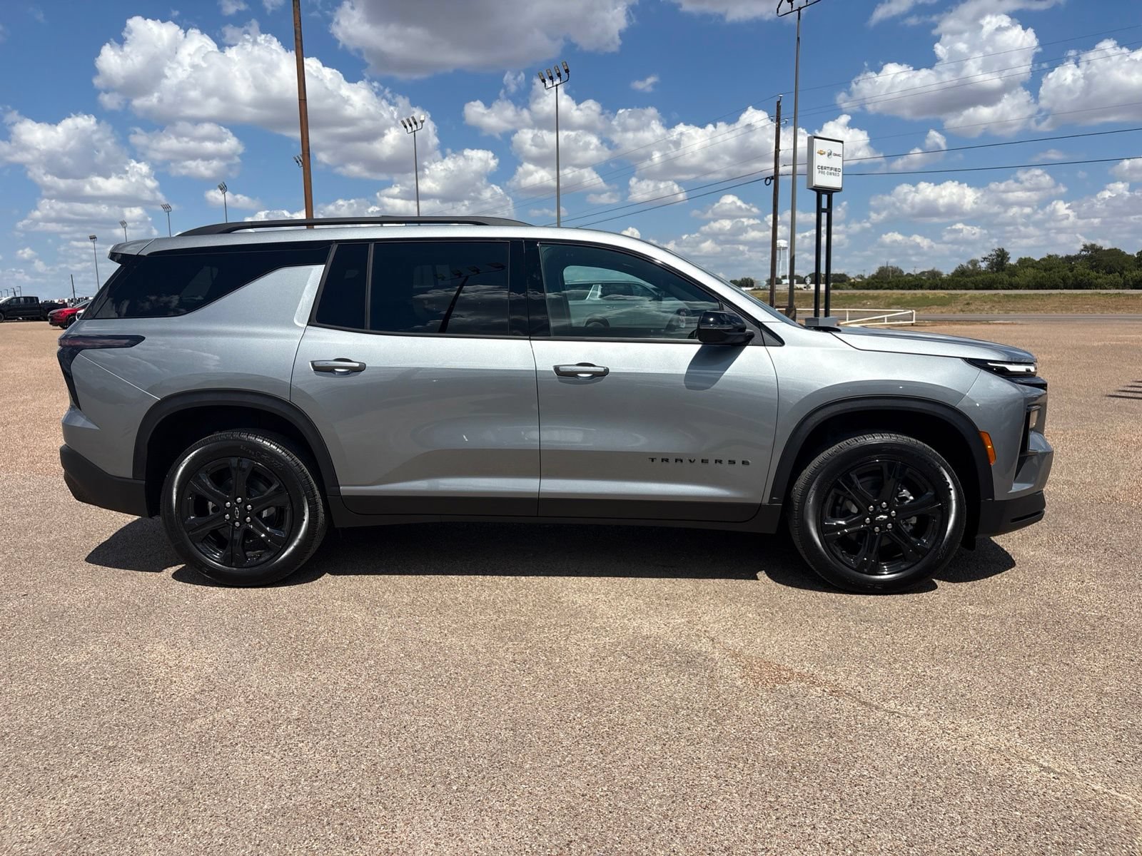 New 2027 Chevrolet Traverse LT w/ Midnight/Sport Edition FWD image 7