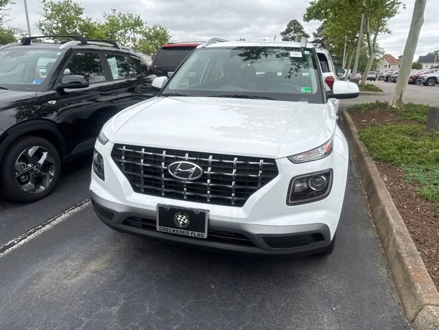 Used 2025 Hyundai Venue SEL FWD image 4