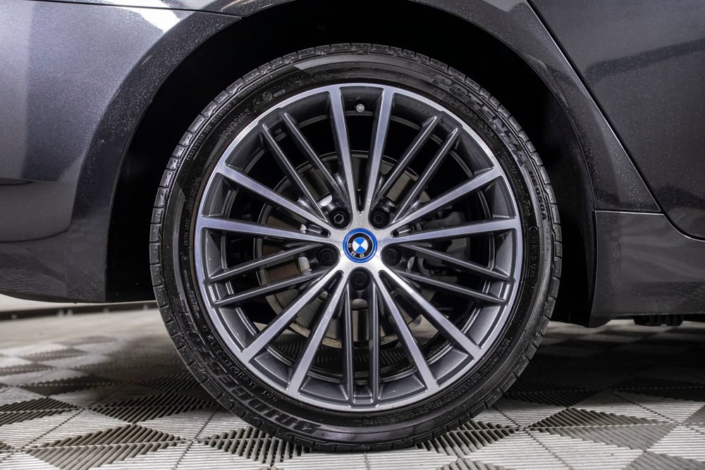 Used 2023 BMW 530e w/ Convenience Package RWD image 40