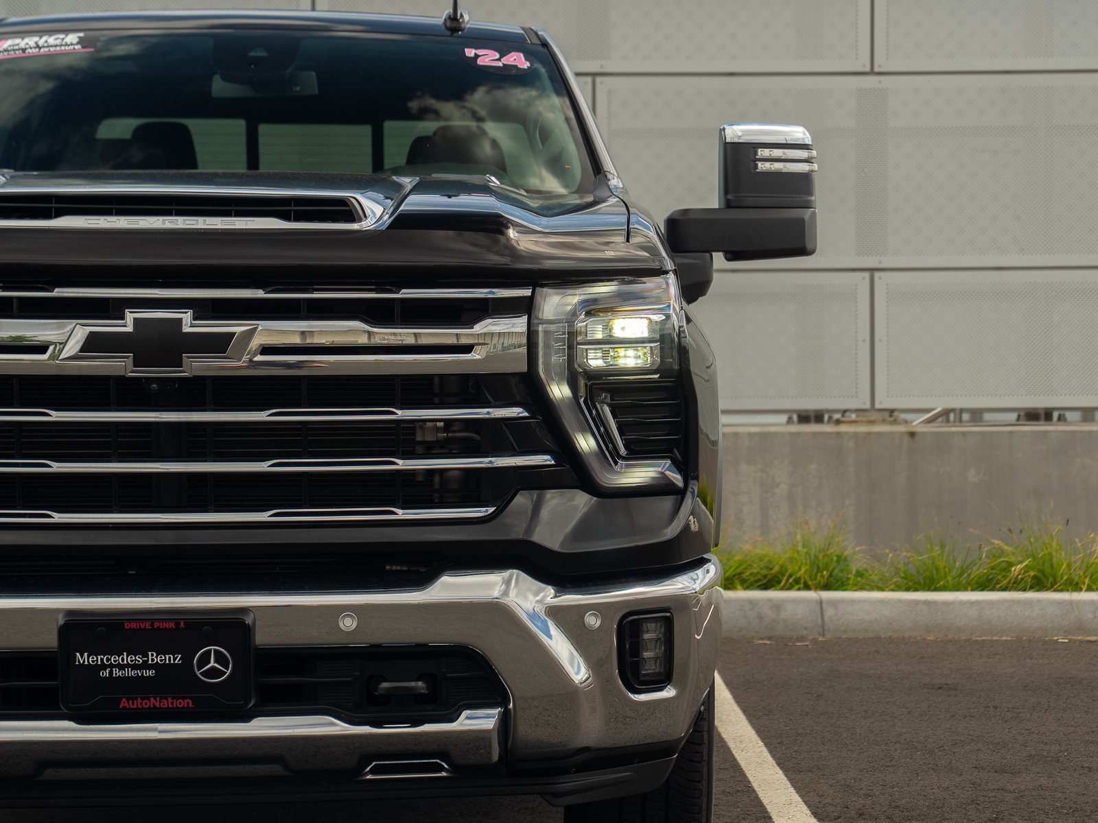 Used 2024 Chevrolet Silverado 3500 LTZ w/ LTZ Convenience Package AWD/4WD image 6