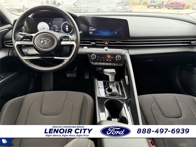 Used 2023 Hyundai Elantra SEL w/ Convenience Package image 12