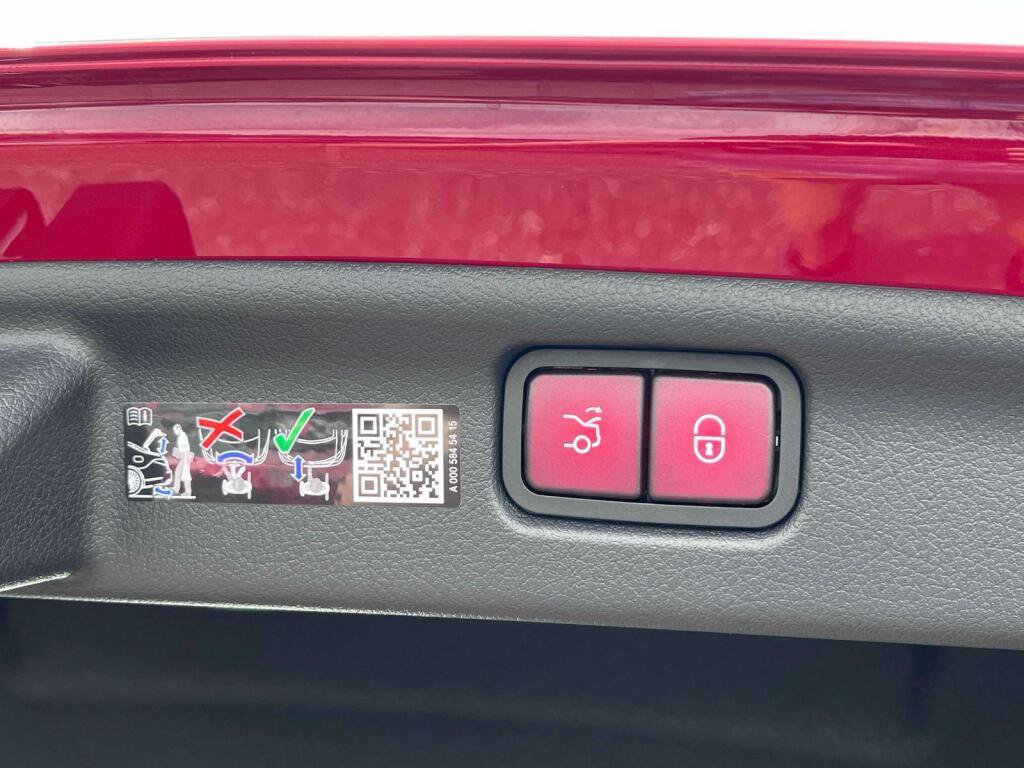 New 2026 Mercedes-Benz C 300 4MATIC Sedan image 18