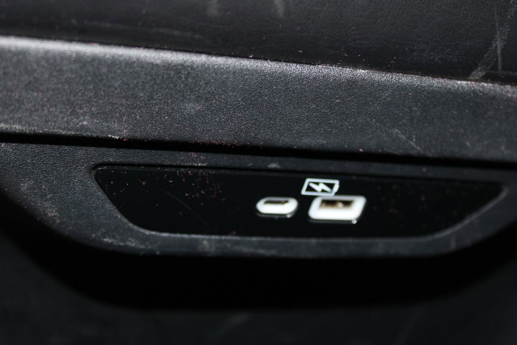 Used 2023 Chrysler Pacifica Touring-L FWD image 24