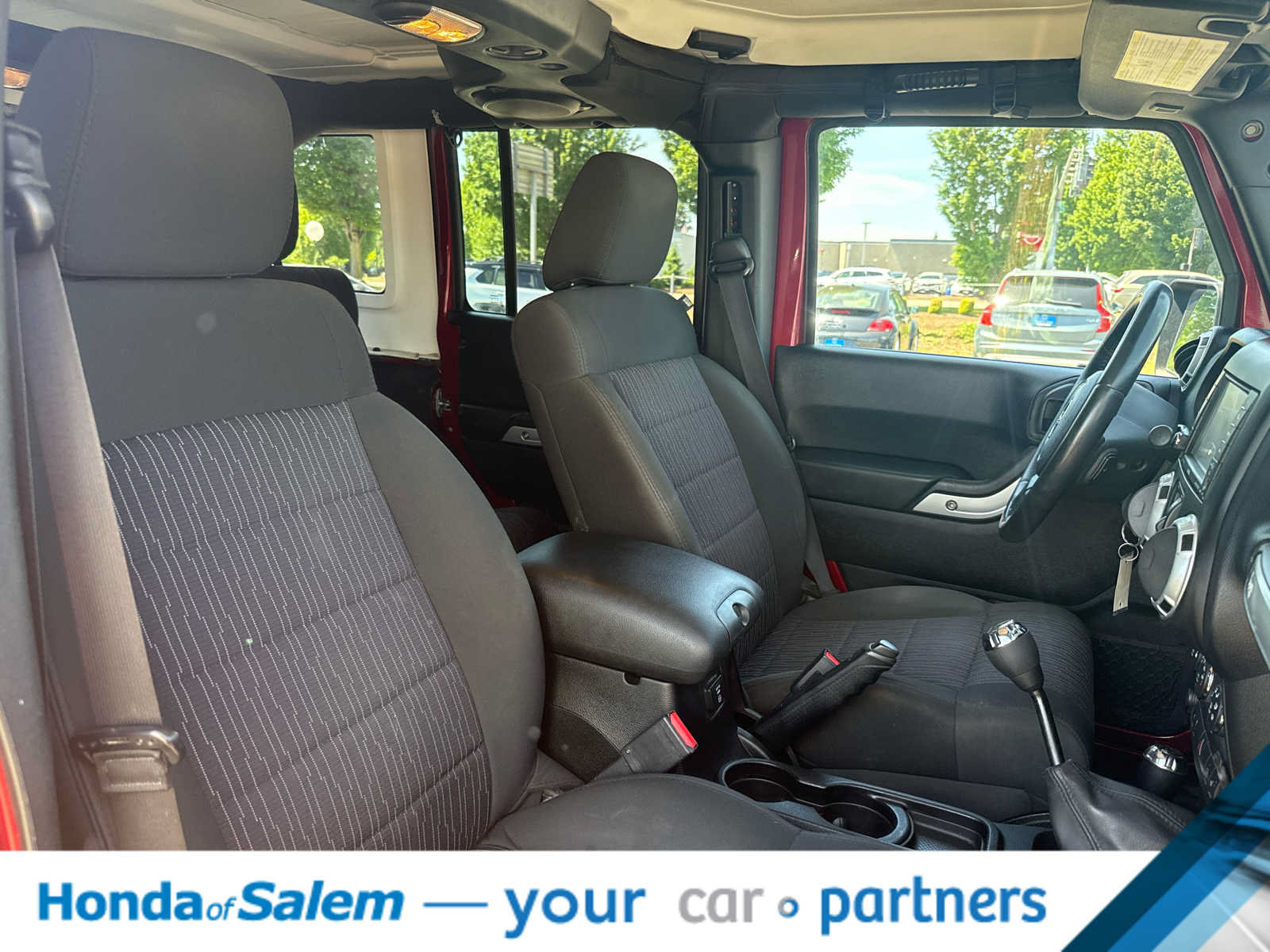 Used 2012 Jeep Wrangler Unlimited Rubicon w/ Connectivity Group AWD/4WD image 14