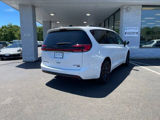 Used 2025 Chrysler Pacifica Limited AWD/4WD image 5
