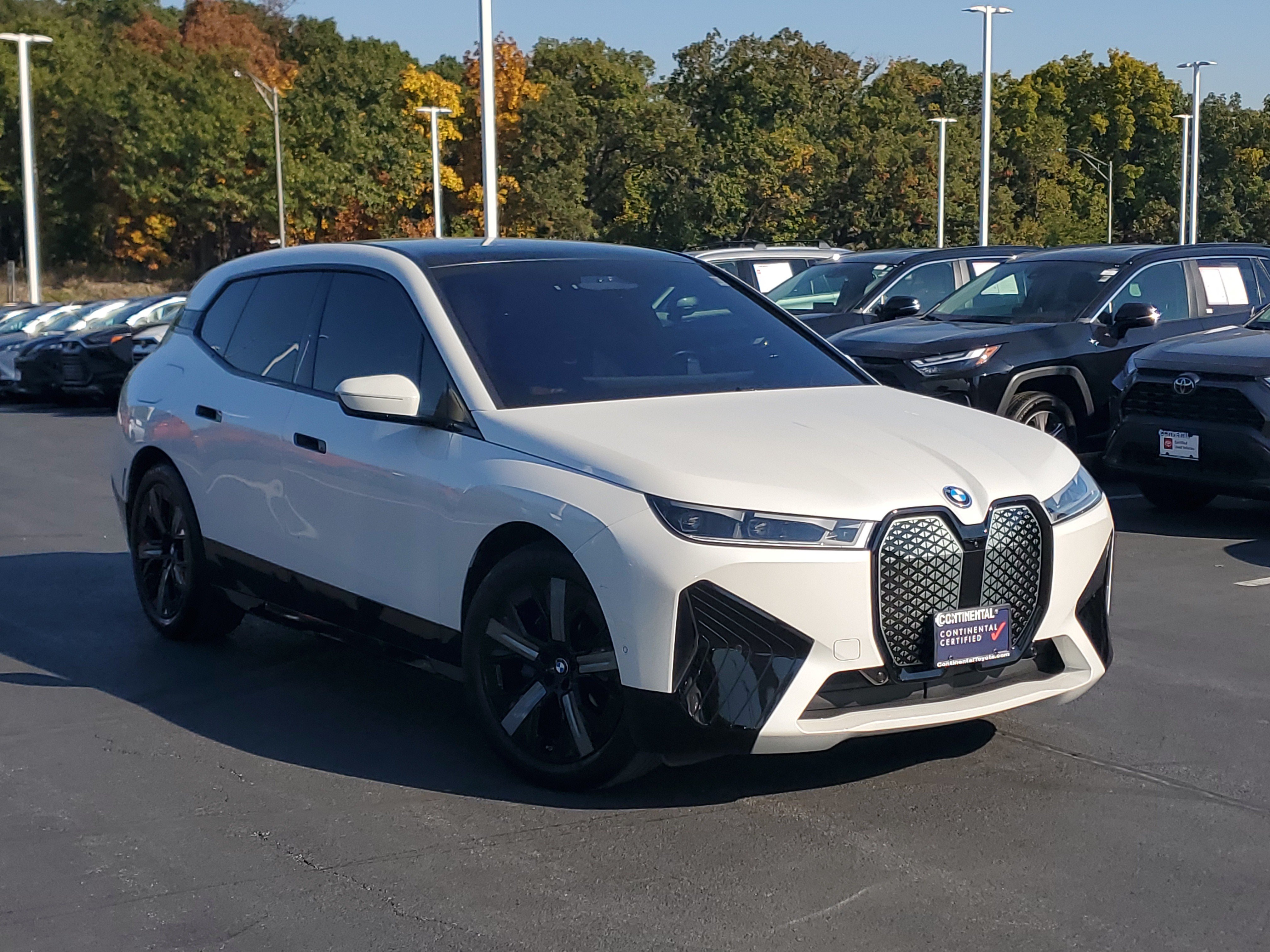 Used 2022 BMW iX xDrive50 w/ Premium Package AWD/4WD image 33