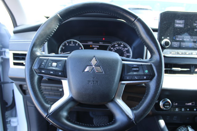 Used 2024 Mitsubishi Outlander SE AWD/4WD image 16