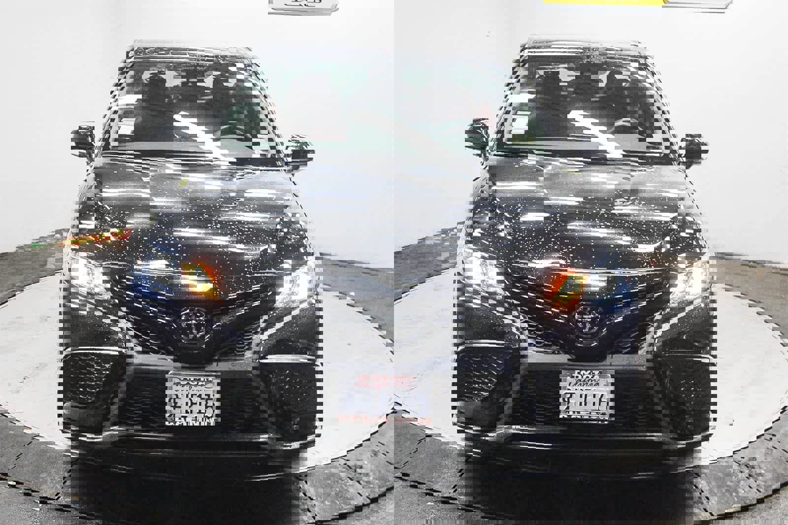 Used 2023 Toyota Camry SE image 2