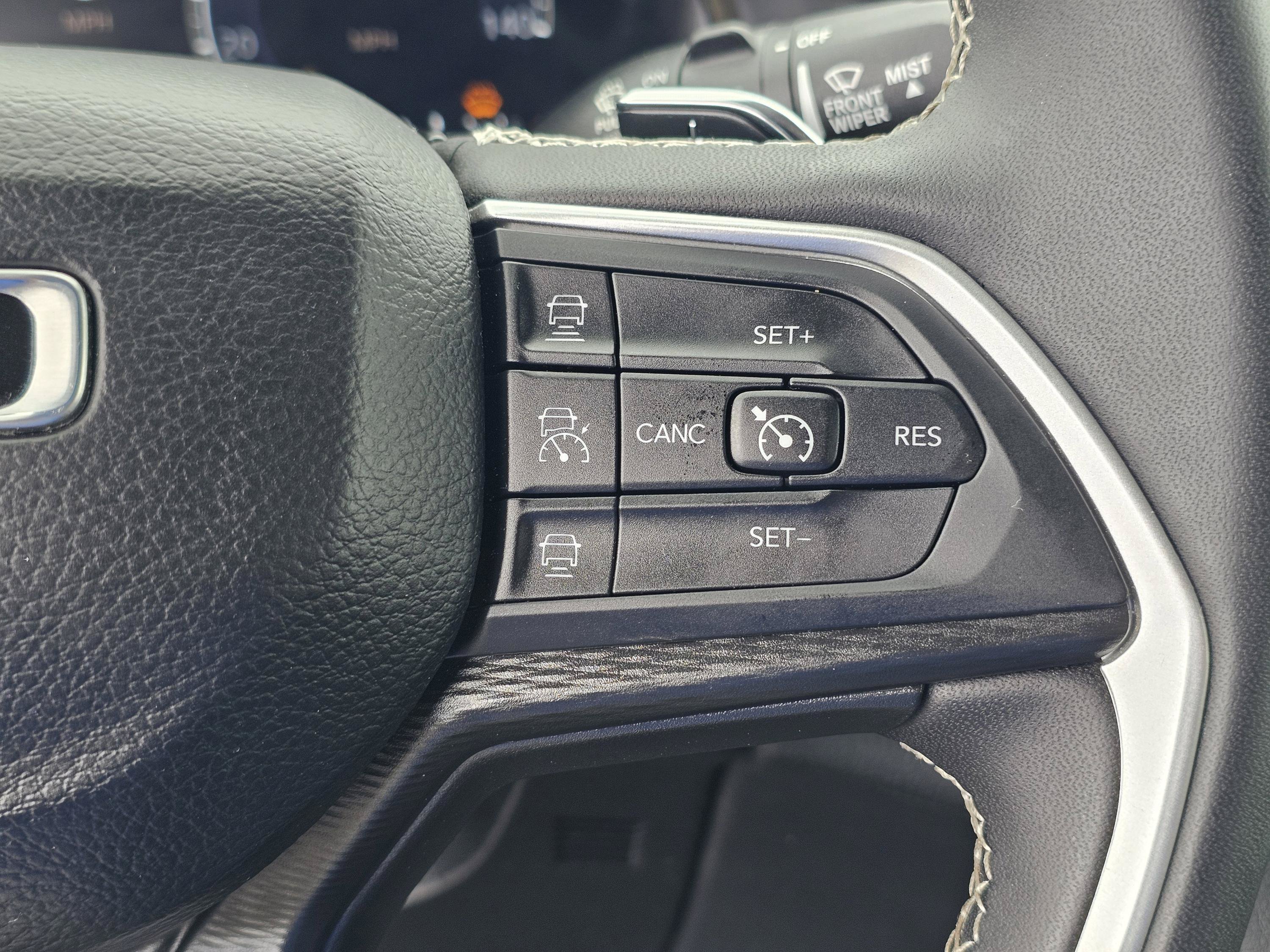 Used 2024 Jeep Grand Cherokee Laredo RWD image 22