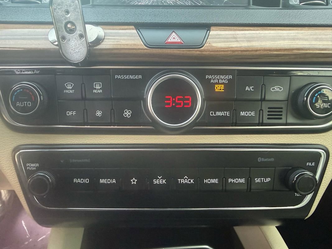 Used 2019 Kia Cadenza Premium image 14