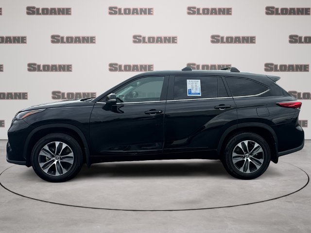 Used 2023 Toyota Highlander XLE AWD/4WD image 2