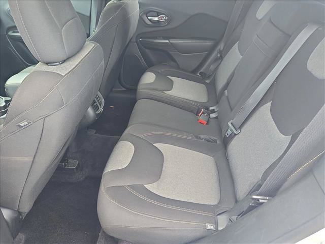 Used 2017 Jeep Cherokee Sport FWD image 17