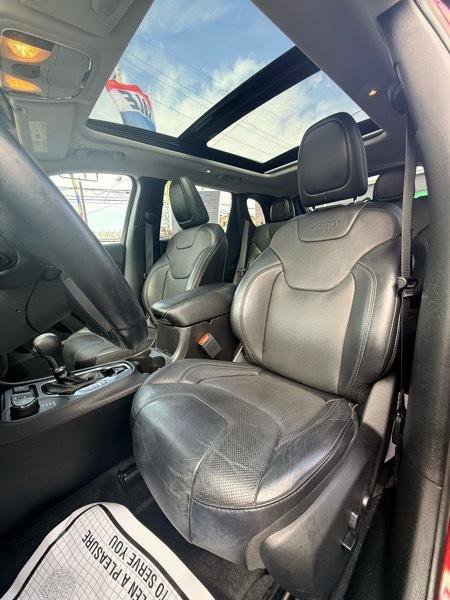 Used 2019 Jeep Cherokee Latitude w/ Popular Appearance Group image 9