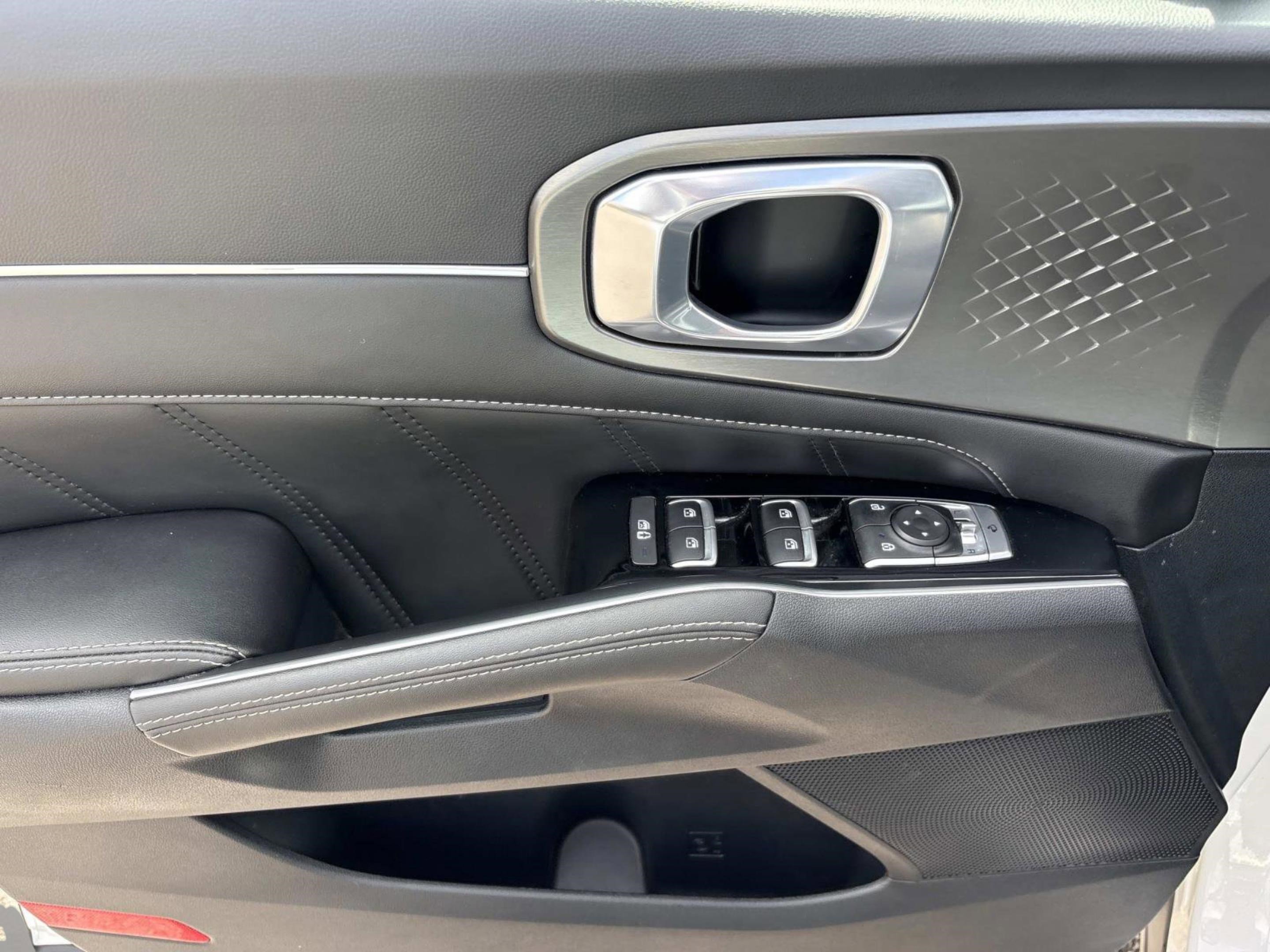 Used 2023 Kia Sorento SX image 24