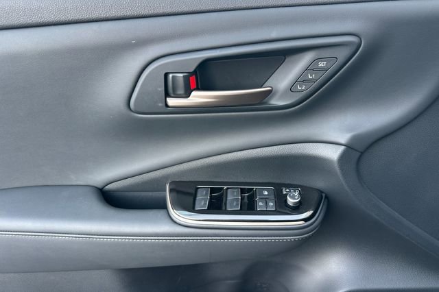 Used 2025 Toyota Crown Signia Limited image 12