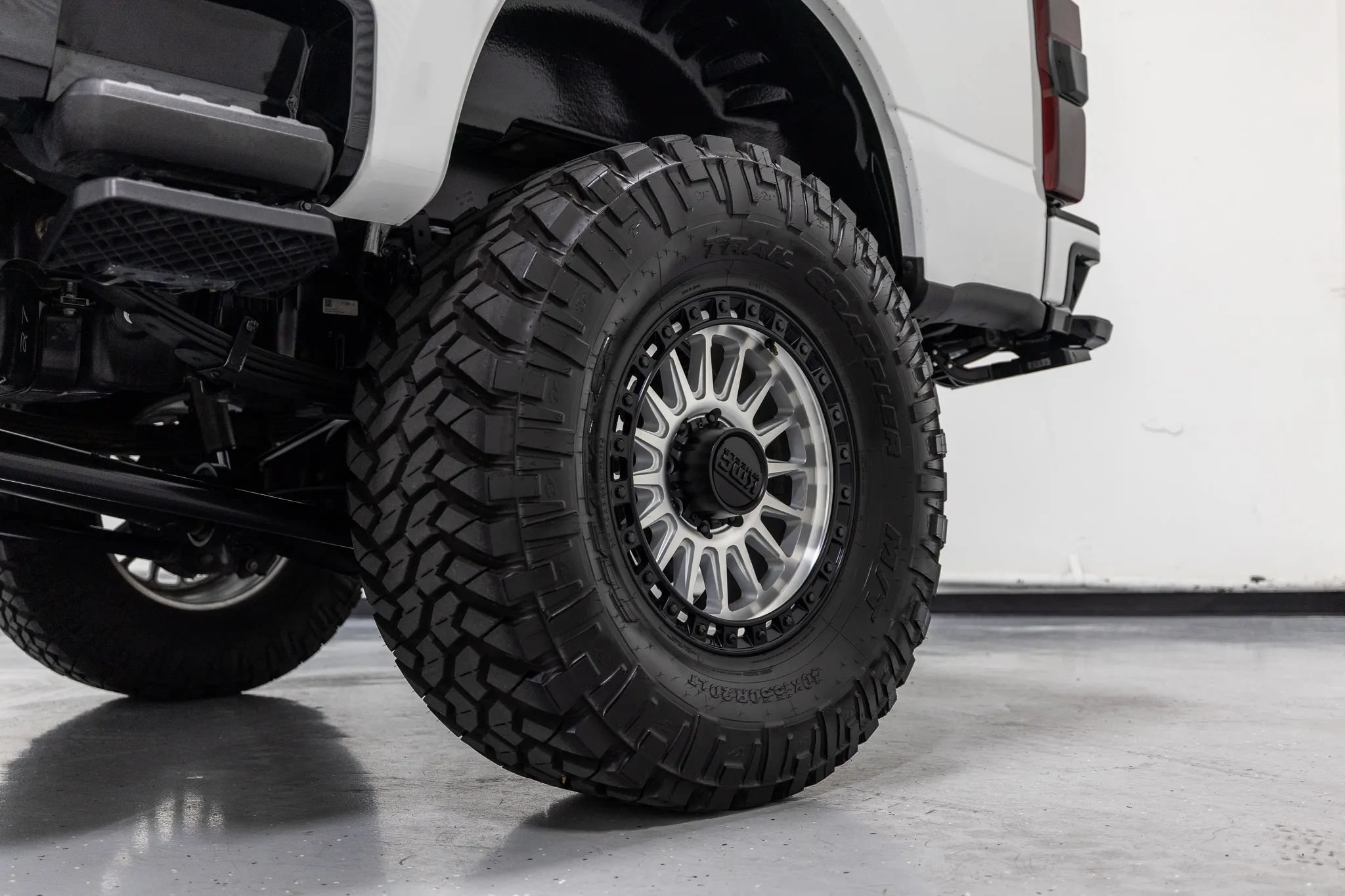 Used 2025 Ford F250 Platinum w/ Platinum Plus Package AWD/4WD image 17